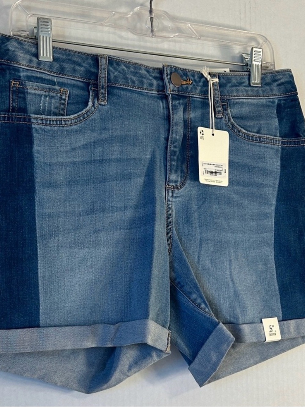 NWT A.N.A Womens Wave Runner Mid Rise 2Tone Stretch 5” Inseam Shorts. Sz 12